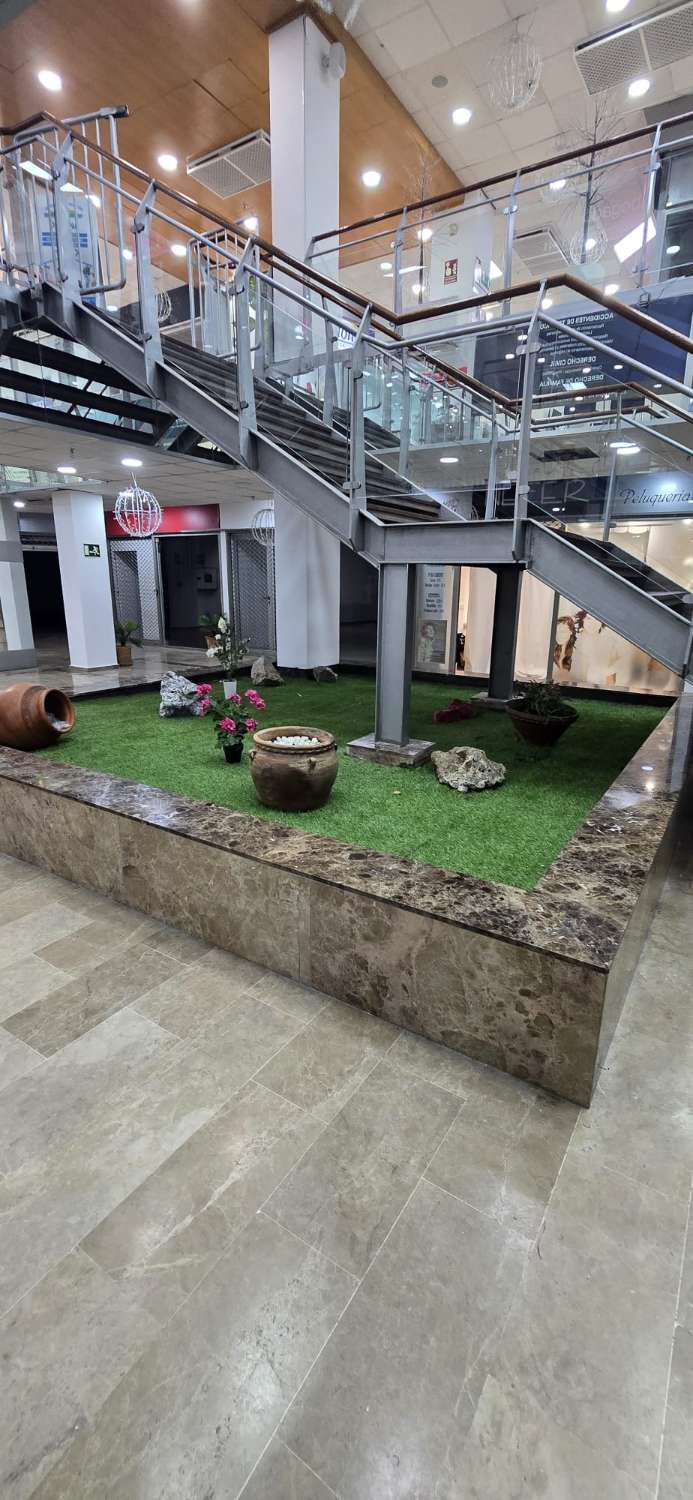 LOCA FOR SALE IN THE MAIN THEATER SHOPPING CENTER