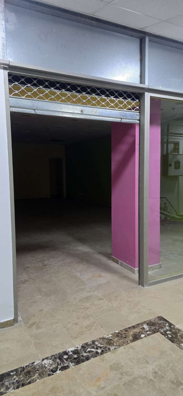 LOCA FOR SALE IN THE MAIN THEATER SHOPPING CENTER