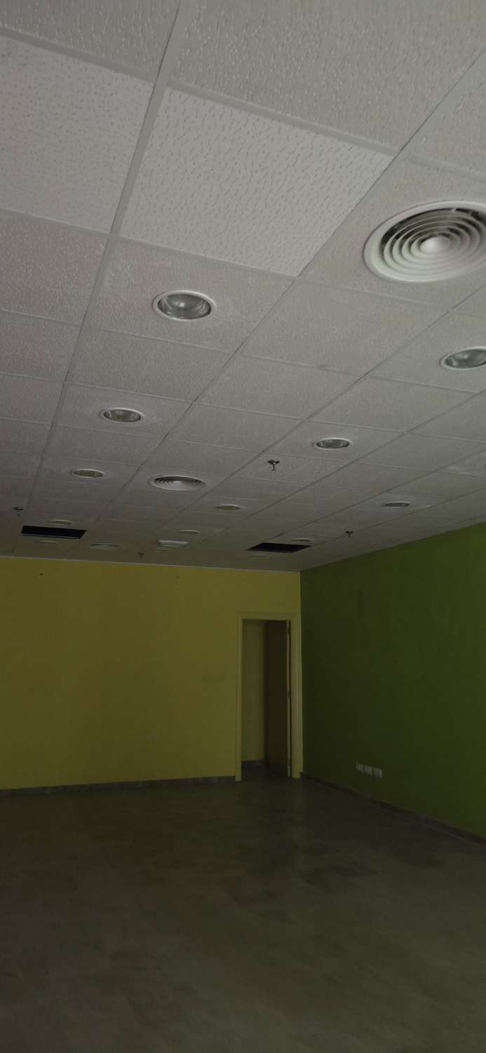 LOCA FOR SALE IN THE MAIN THEATER SHOPPING CENTER