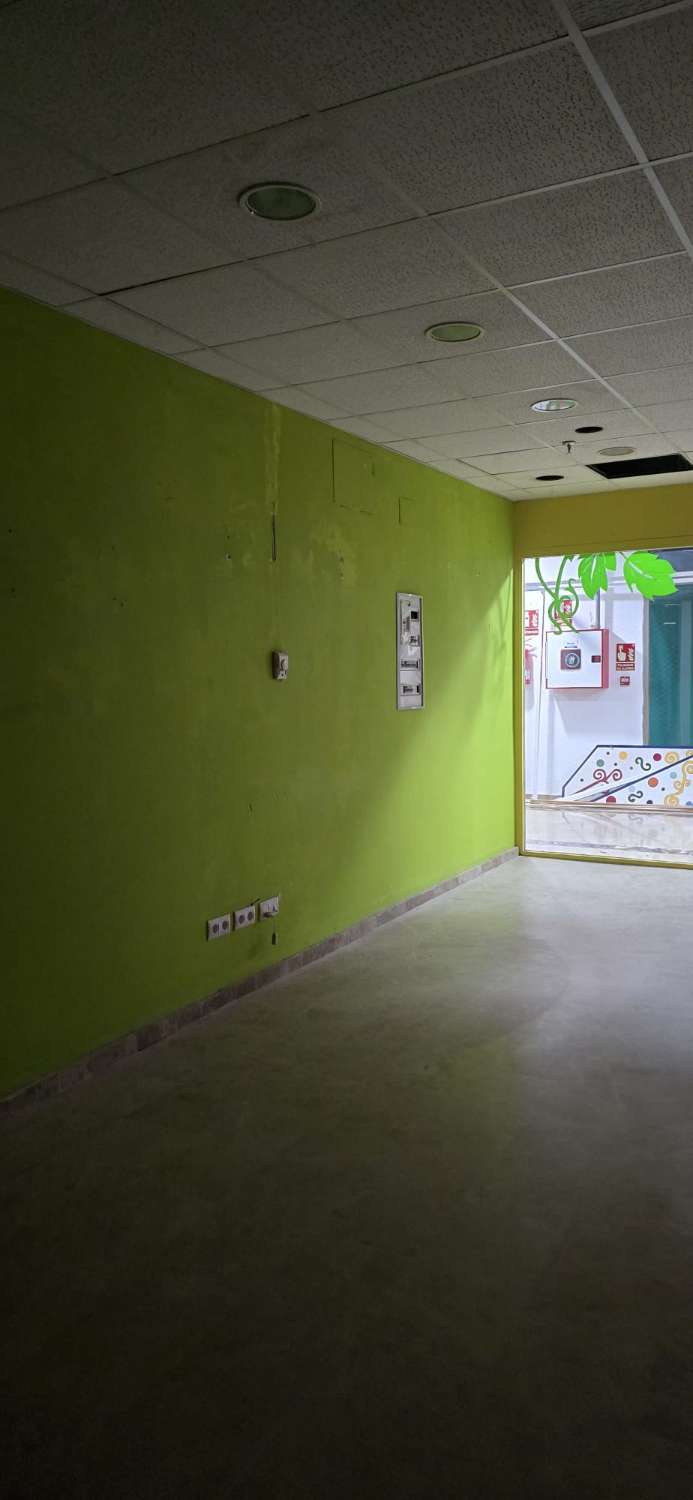 LOCA FOR SALE IN THE MAIN THEATER SHOPPING CENTER