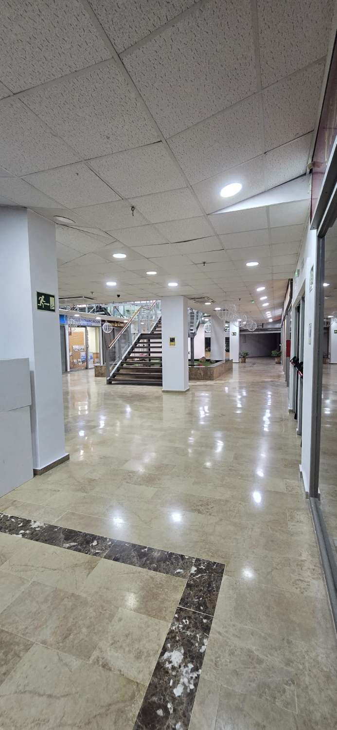 LOCA FOR SALE IN THE MAIN THEATER SHOPPING CENTER