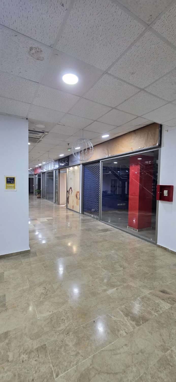 LOCA FOR SALE IN THE MAIN THEATER SHOPPING CENTER