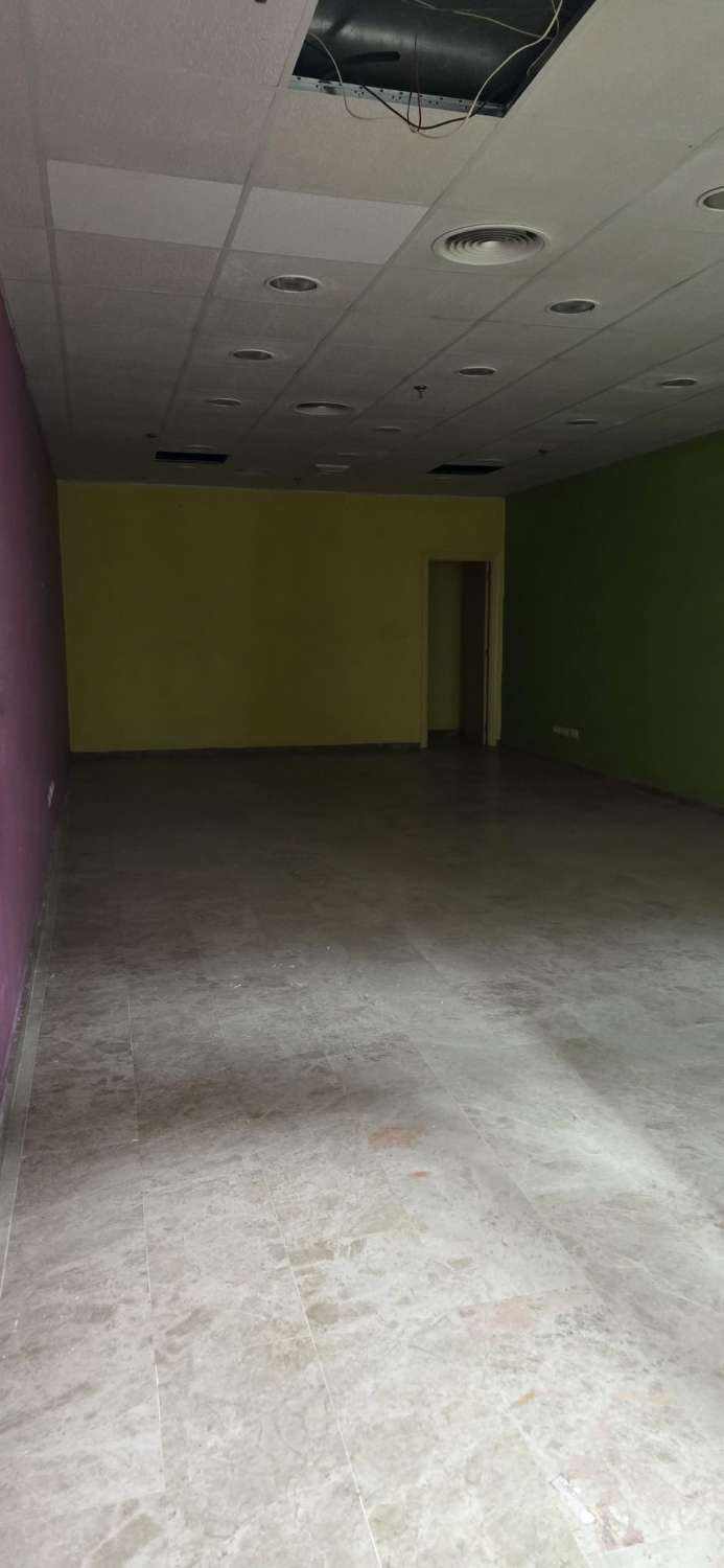 LOCA FOR SALE IN THE MAIN THEATER SHOPPING CENTER