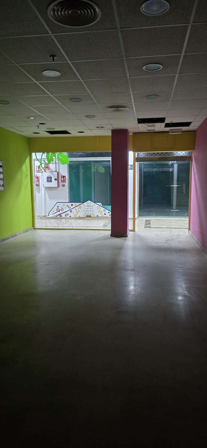 LOCA FOR SALE IN THE MAIN THEATER SHOPPING CENTER