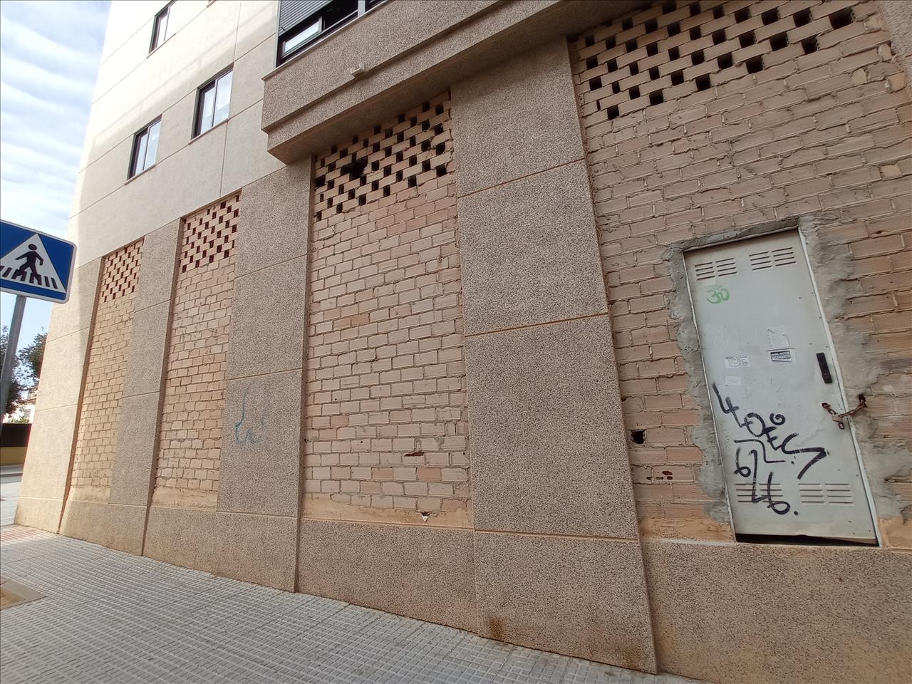 Raw premises for sale - East La Canaleja