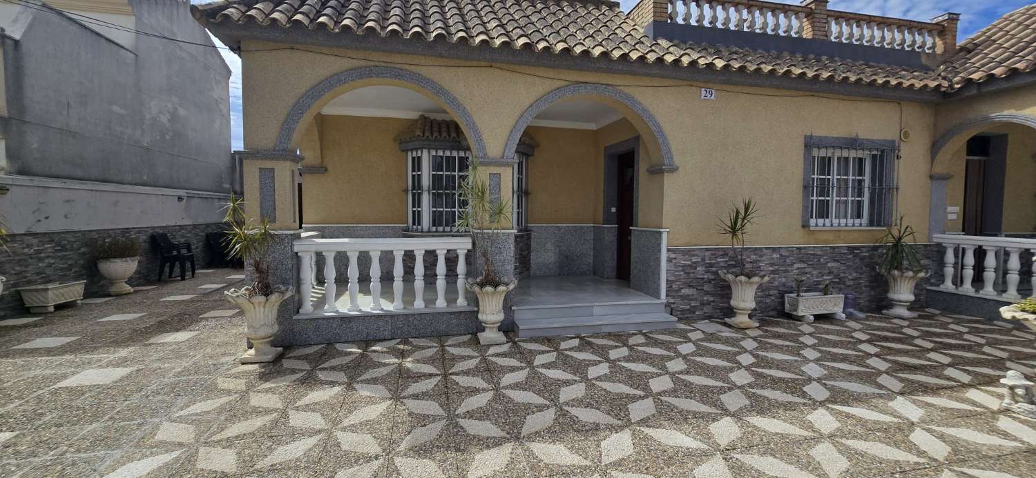 Villa indipendente in vendita - zona Avenida de la Marina