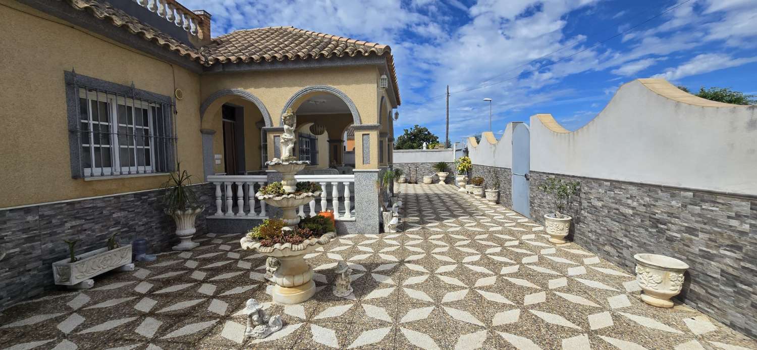 Villa indipendente in vendita - zona Avenida de la Marina