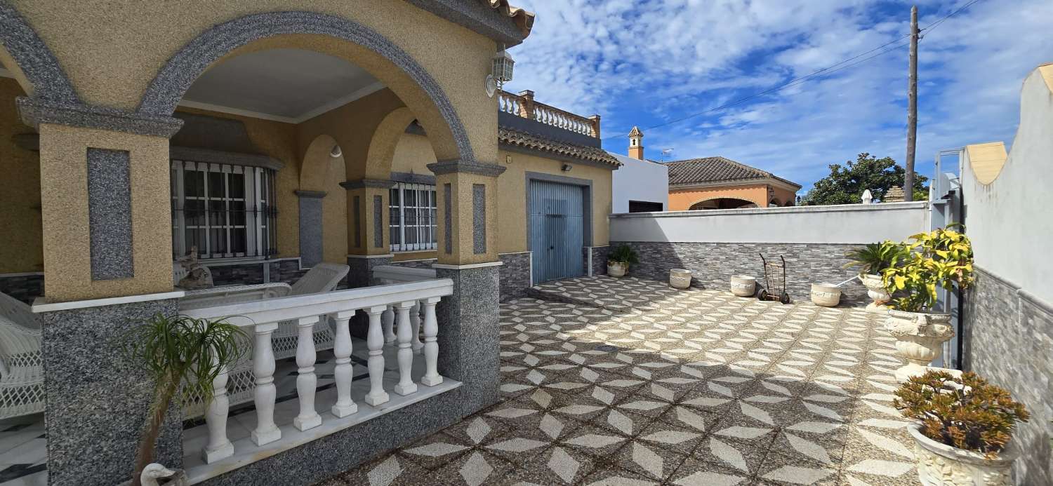 Villa indipendente in vendita - zona Avenida de la Marina