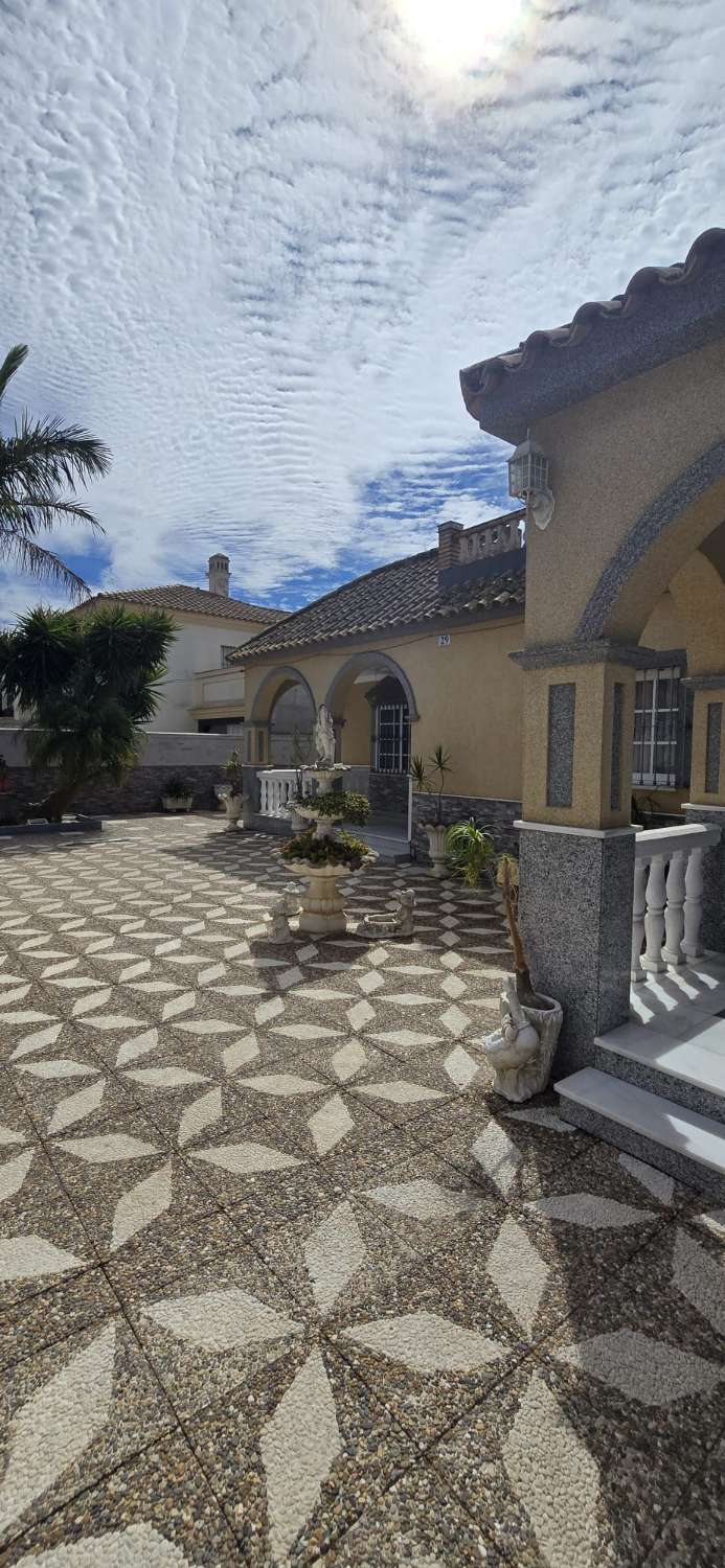 Villa indipendente in vendita - zona Avenida de la Marina