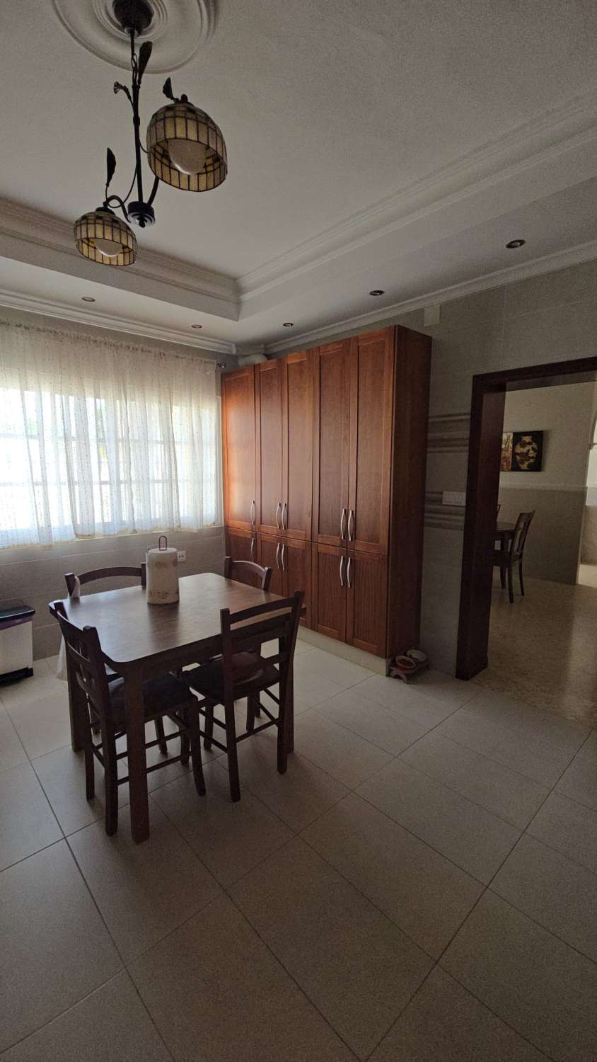 Villa indipendente in vendita - zona Avenida de la Marina