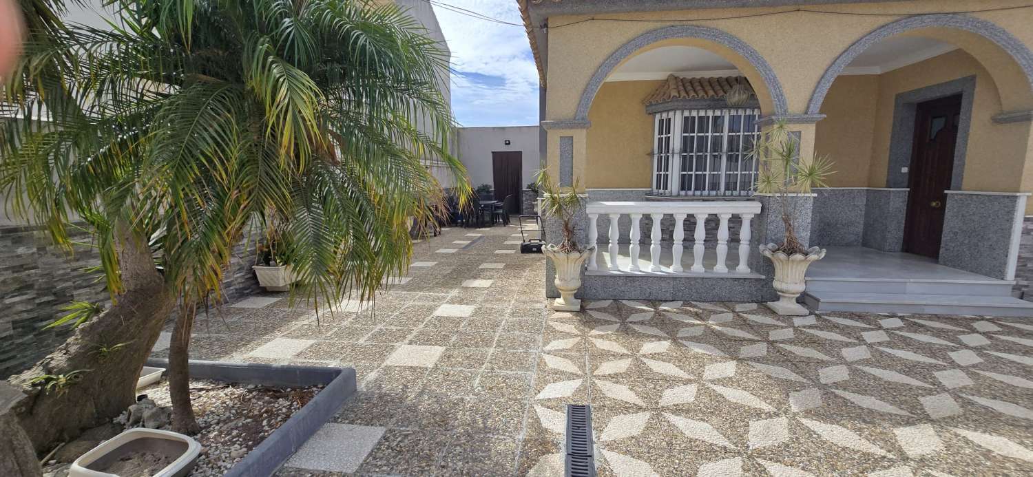 Villa indipendente in vendita - zona Avenida de la Marina