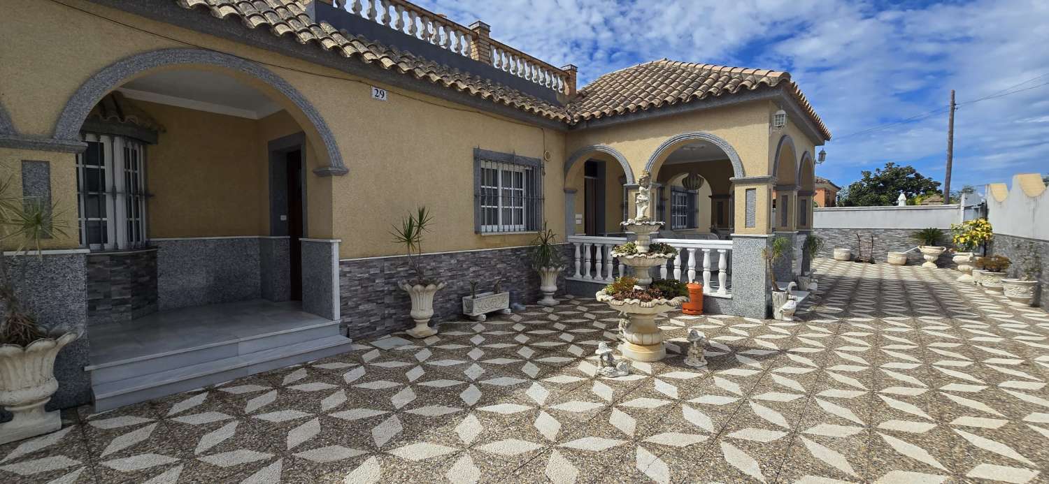 Villa indipendente in vendita - zona Avenida de la Marina