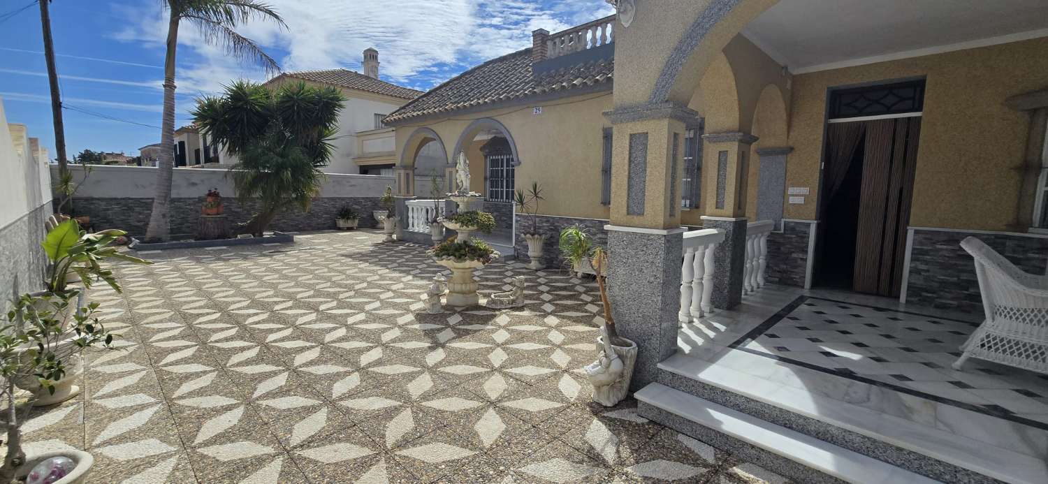 Villa indipendente in vendita - zona Avenida de la Marina