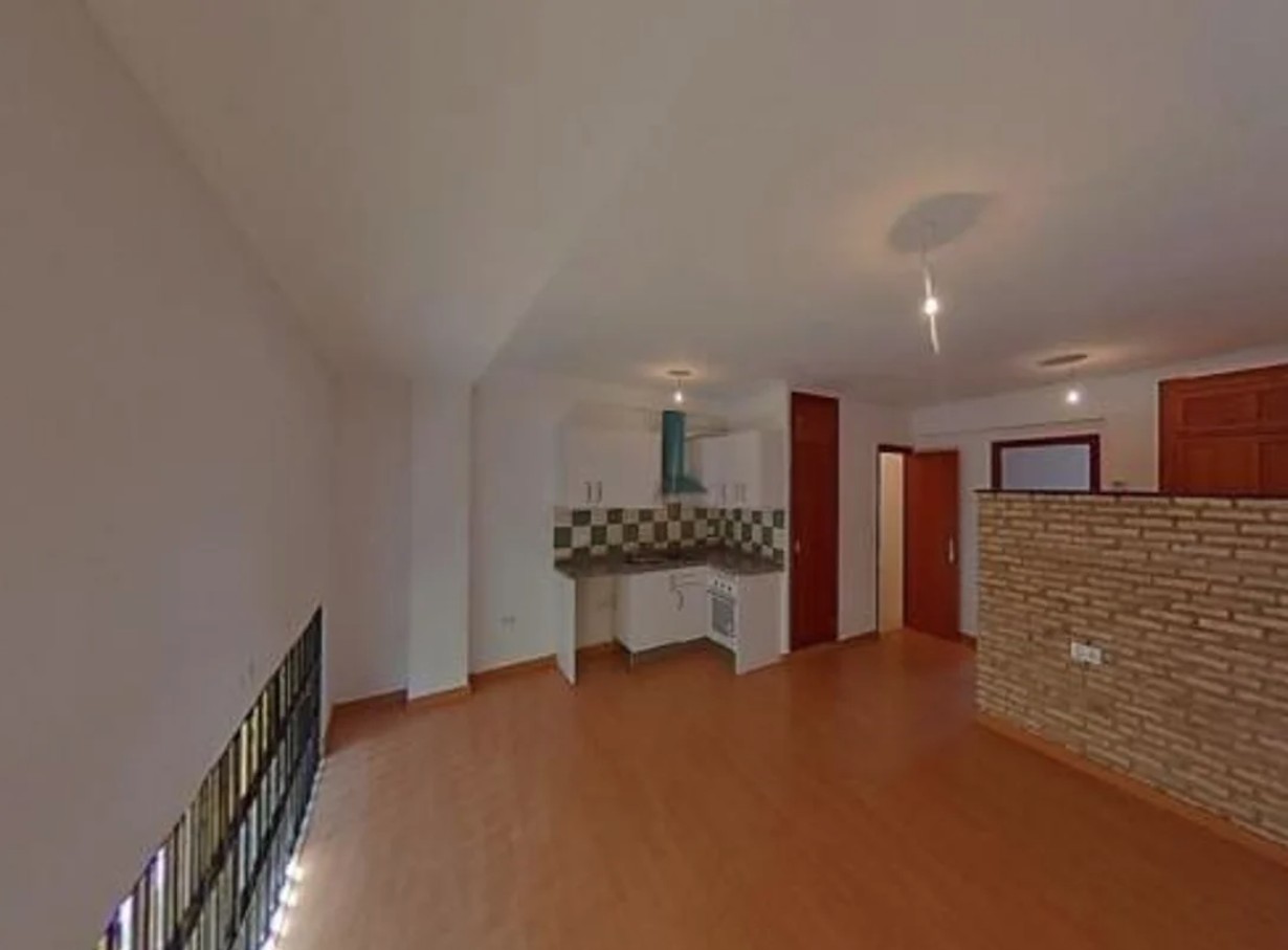 LOCAL CONVERTIDO EN APARTAMENTO