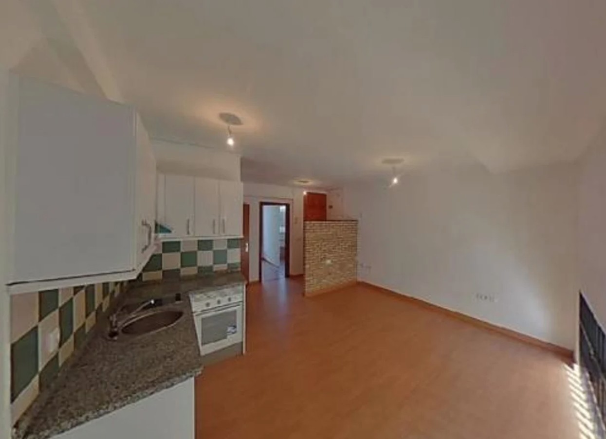 LOCAL CONVERTIDO EN APARTAMENTO