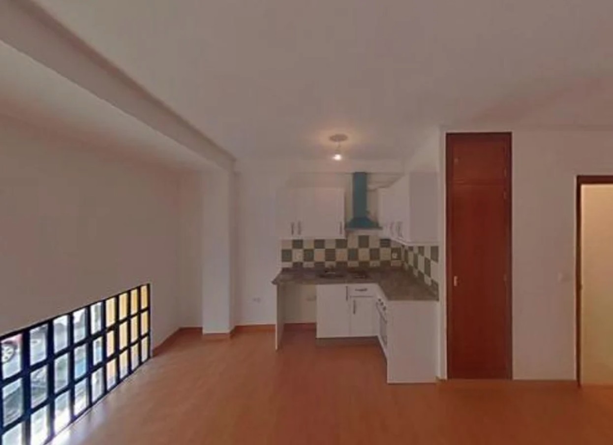 LOCAL CONVERTIDO EN APARTAMENTO