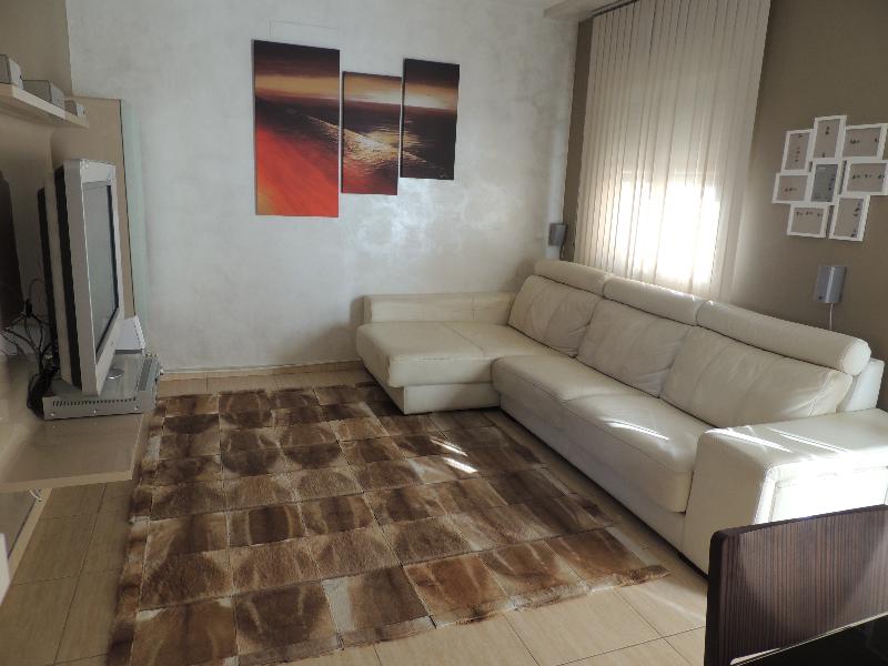 VIVIENDA TIPO DUPLEX EN VENTA - ROTA